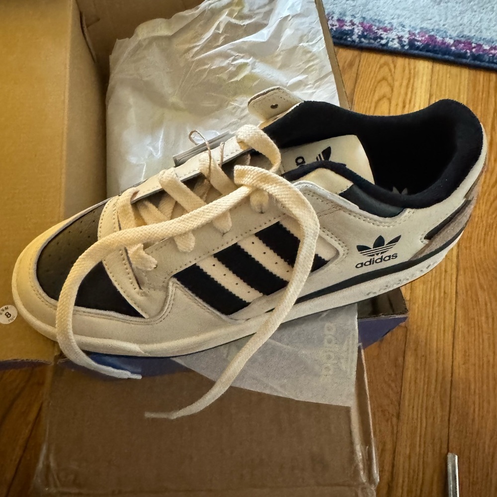 Adidas Forum Low Black and Cream Sneakers